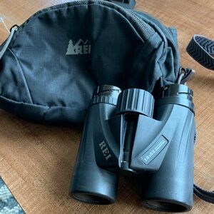 REI Black 10x32 Compact Binoculars with Carry Pouch